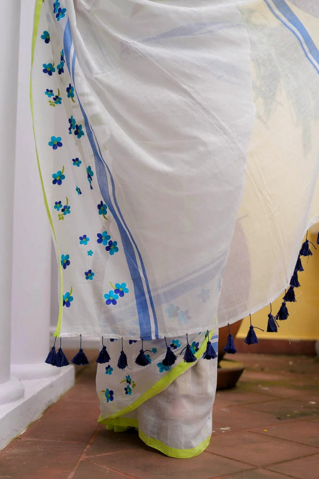 White Flower Mulmul Cotton Saree